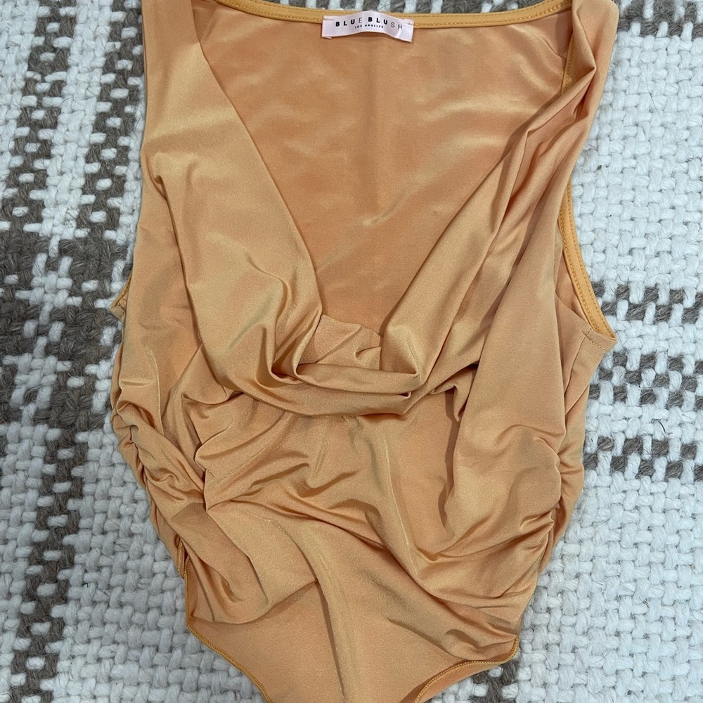 Blue Blush Tan Ruched scoop neck top